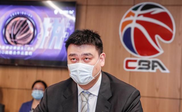 摸进她的小内裤里疯狂捏